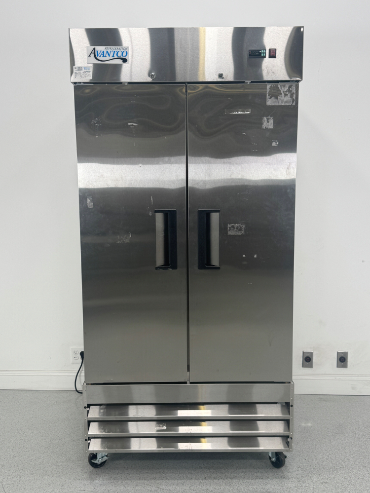 Image of Avantco Solid Door Reach-In Freezer